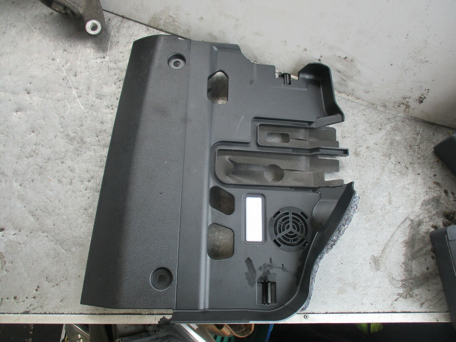 BMW 1 SERIES F20 F21 OSF DRIVER SIDE FRONT FOOT PANEL TRIM 9242896 924216105
