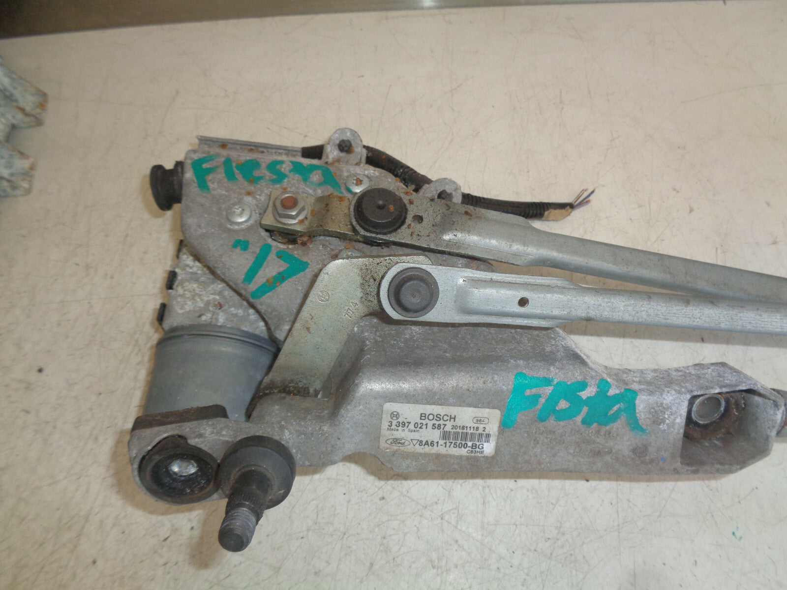 FORD FIESTA MK7 2017 FRONT WINDSCREEN WIPER MOTOR & LINKAGES 8A6117500BG