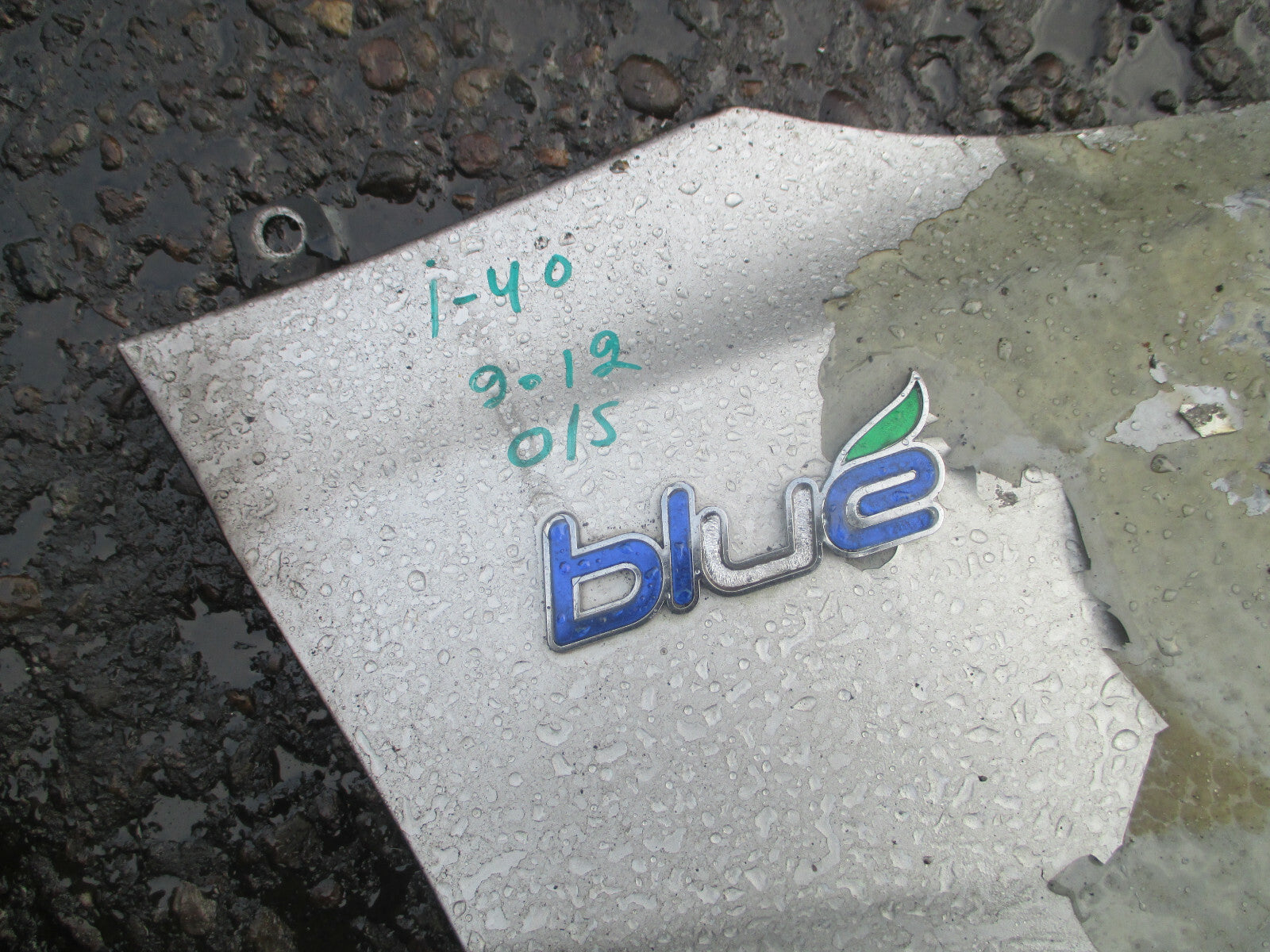 HYUNDAI i40 2012 OSF DRIVER SIDE FRONT WING PANEL DAMAGED