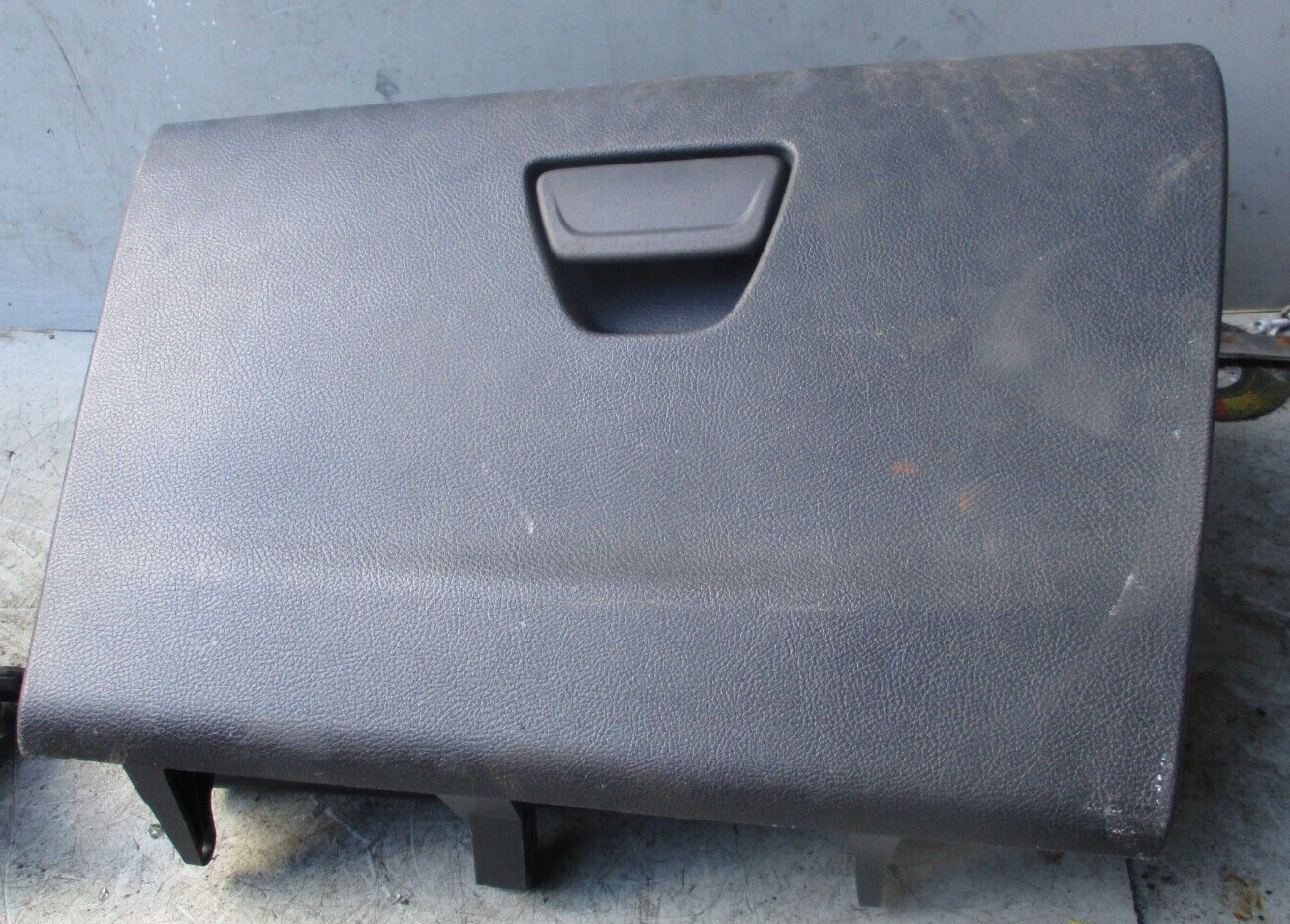 2017 FORD KA+ NSF PASSENGER FRONT GLOVE BOX STORAGE COMPARTMENT E4B5-A06010-A