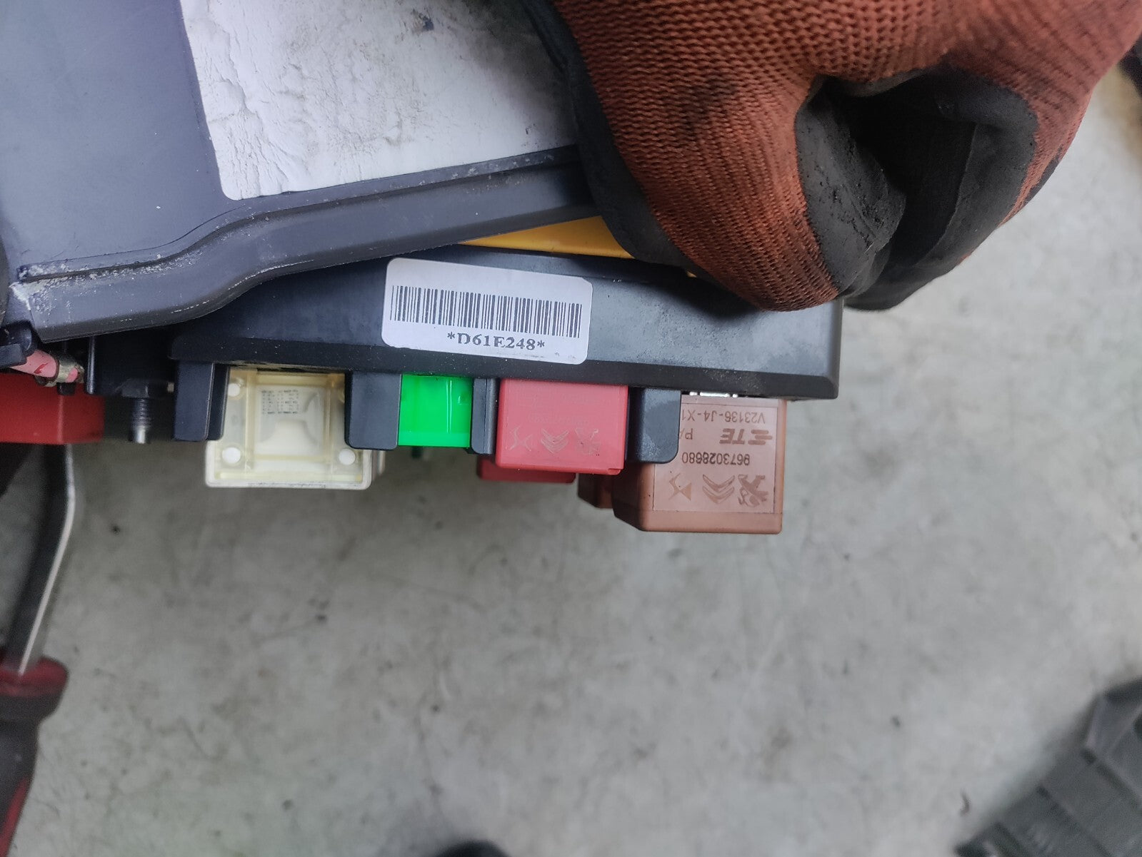 CITROEN C4 CACTUS 2019 UNDER BONNET FUSE BOX 9804848580