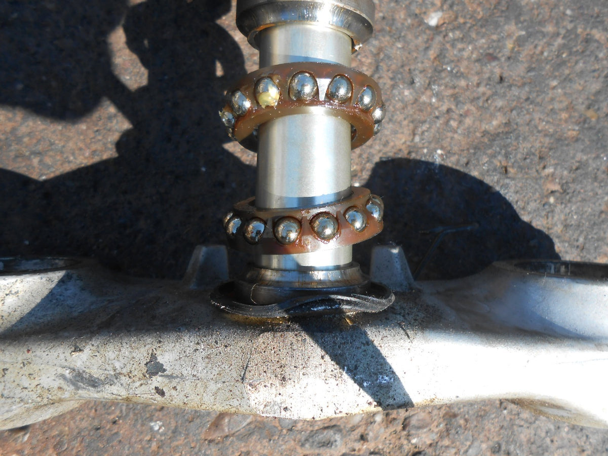 SUZUKI GSXR600 GSXR 600 SRAD 1996 TOP & BOTTOM FORK YOKES & HEAD BEARINGS