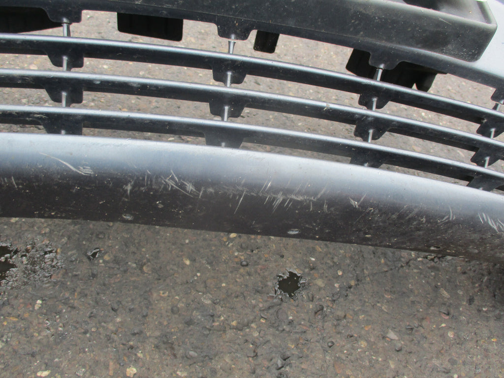 CHRYSLER VOYAGER 2000 FRONT BUMPER COMPLETE GREY DAMGED
