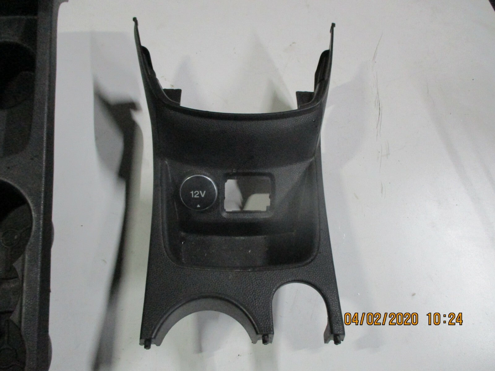 FORD FIESTA MK7 2012 CENTRE CONSOLE PLASTIC TRIM SURROUND SOCKET C1BB-A044C74-B