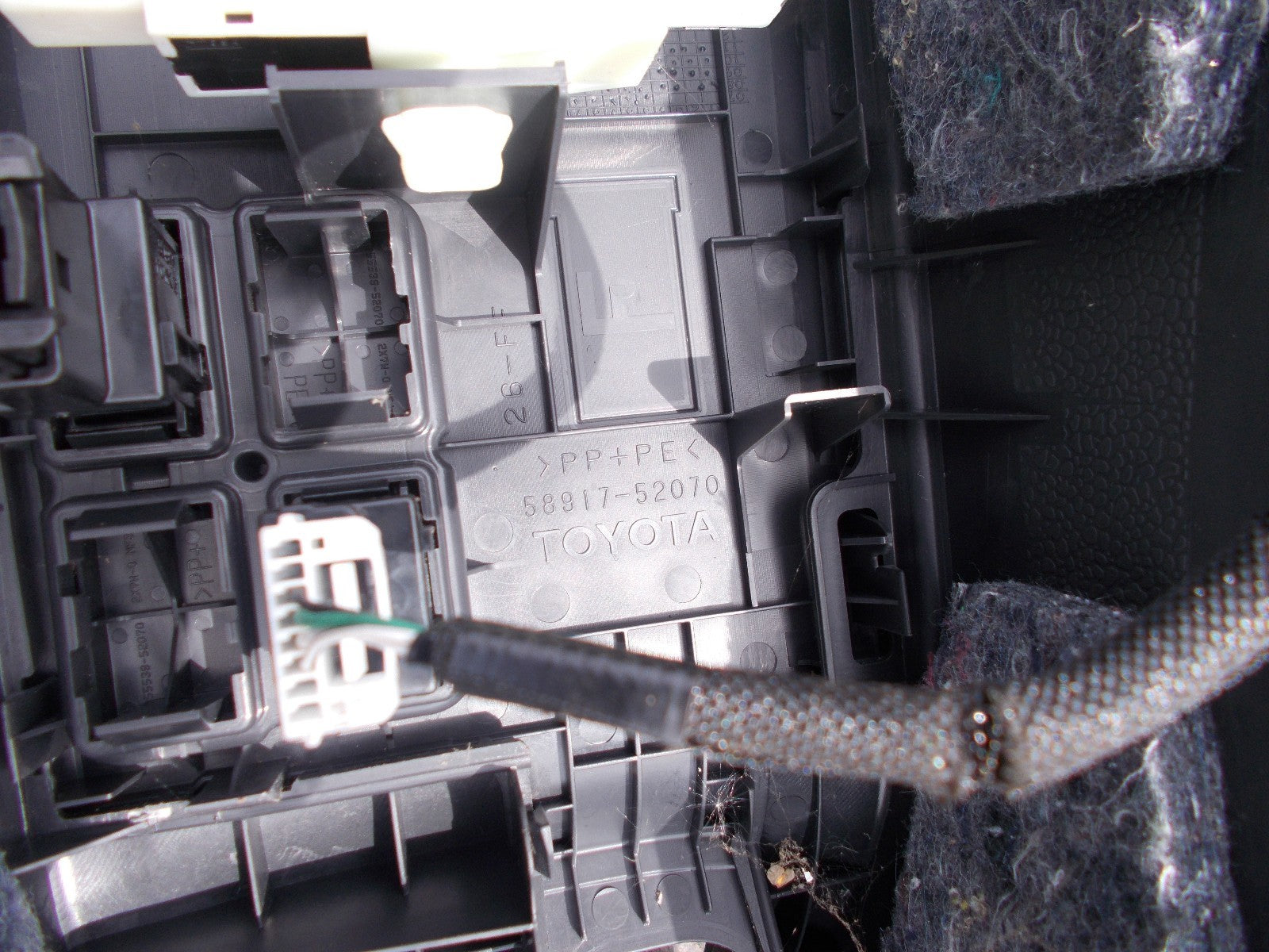 TOYOTA URBAN CRUISER 2016 CENTRE CONSOLE & CUPHOLDERS 5890152050/ 5881152020