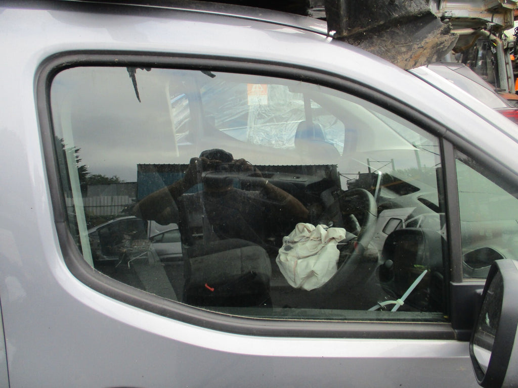2019 VAUXHALL COMBO E MK4 OS DRIVER SIDE FRONT WINDOW GLASS