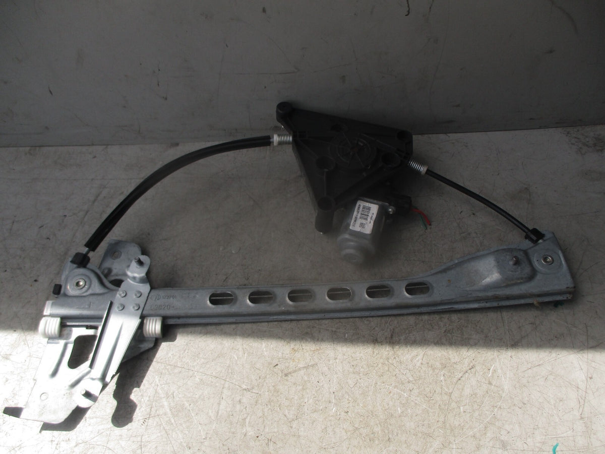 2019 TOYOTA AYGO MK2 NSF PASSENGER SIDE FRONT WINDOW MOTOR REGULATOR 698200H031