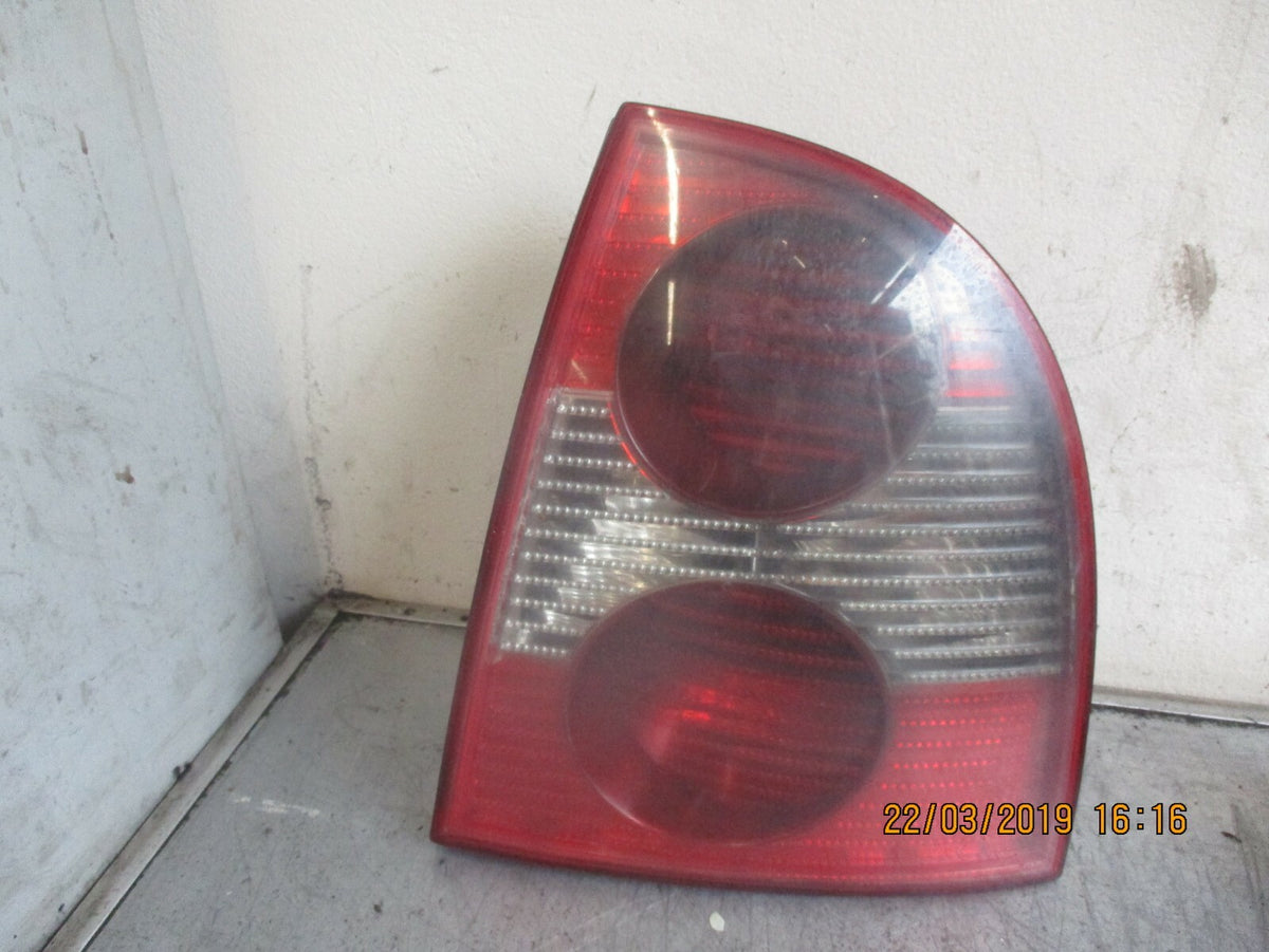 VW VOLKSWAGEN B5 2004 NSR PASSENGER SIDE REAR LIGHT TAIL LIGHT