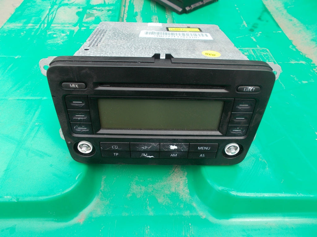 VOLKSWAGEN PASSAT RADIO/ CD PLAYER 1K0035186