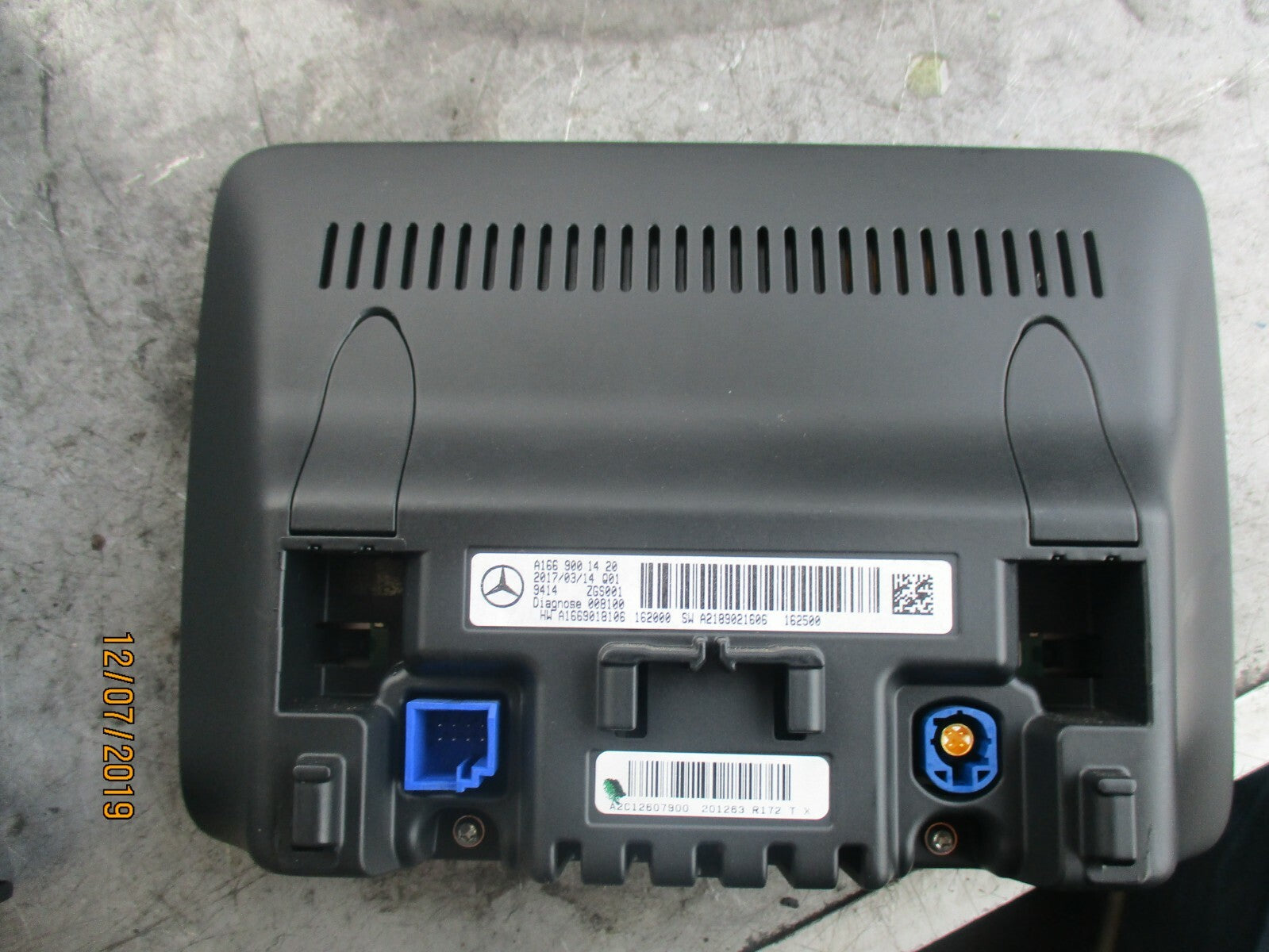 MERCEDES A CLASS W176 A160 CENTRE INFORMATION MONITOR AND RADIO A1669001420