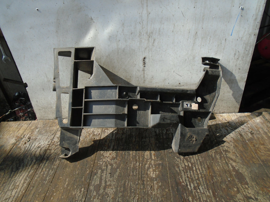 VAUXHALL MOVANO MK1 OSR DRIVER SIDE REAR BUMPER CORNER MOUNTING 7700352212