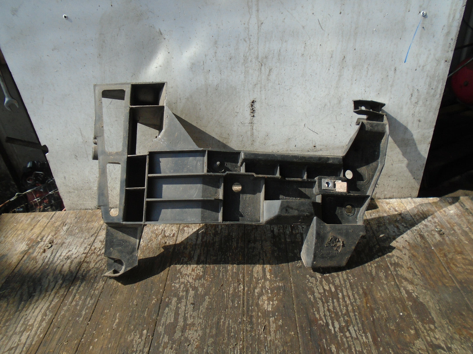 VAUXHALL MOVANO MK1 OSR DRIVER SIDE REAR BUMPER CORNER MOUNTING 7700352212