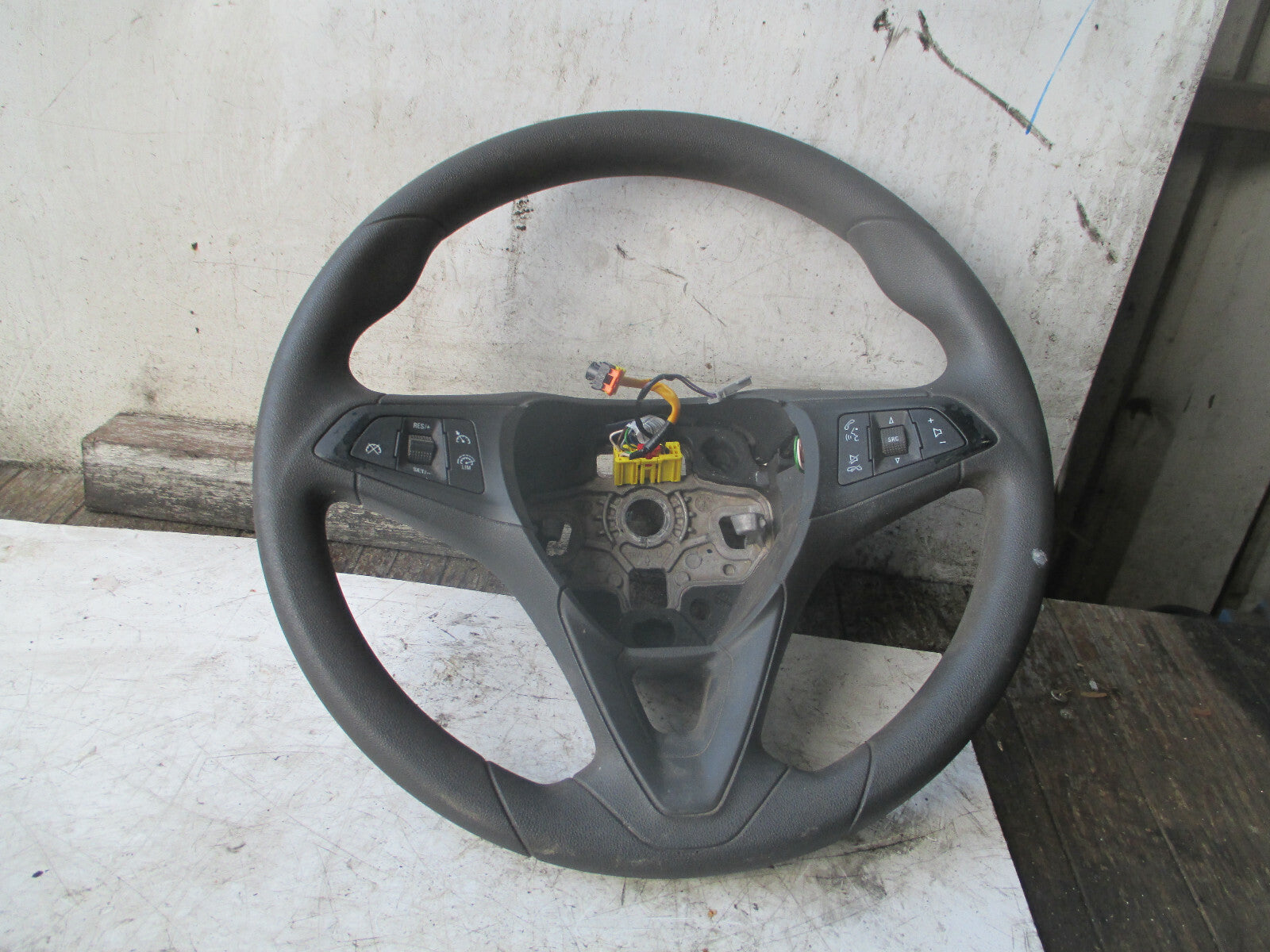VAUXHALL ASTRA K MK7 2018 3 SPOKE MULTIFUNCTION STEERING WHEEL 39005382
