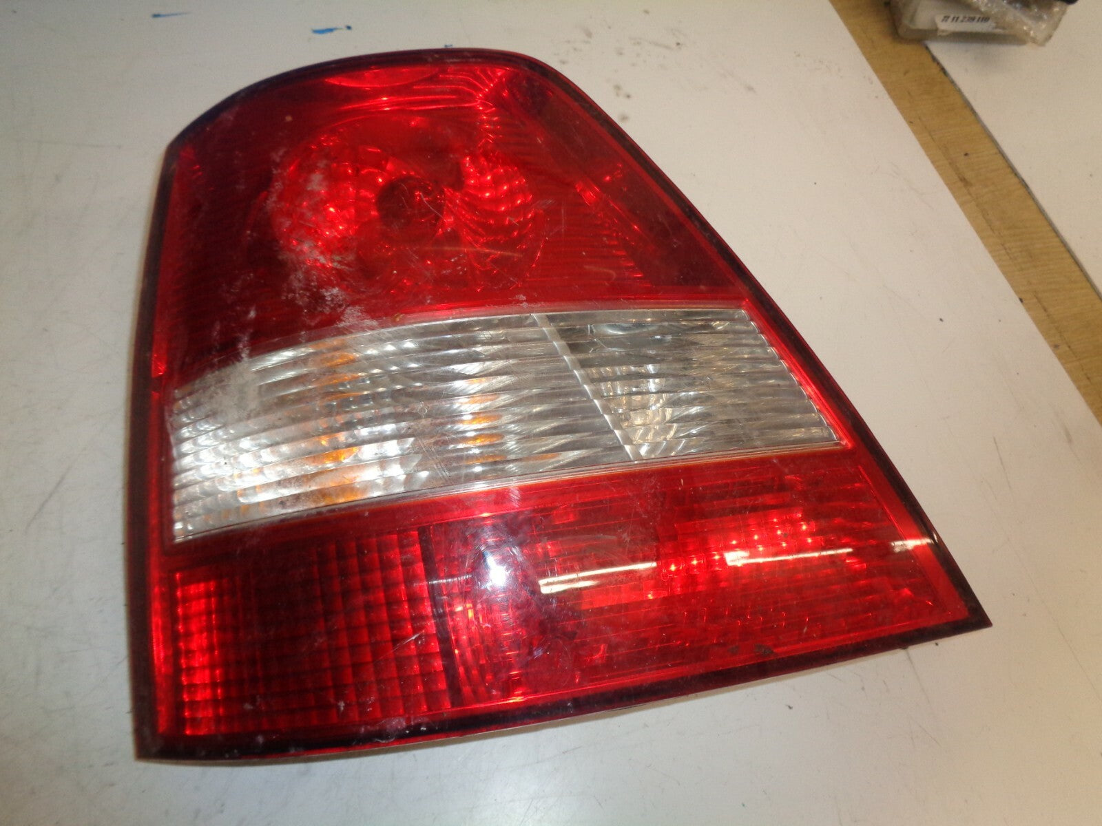 KIA SORENTO 2005 NSR PASSENGER SIDE REAR TAIL LIGHT