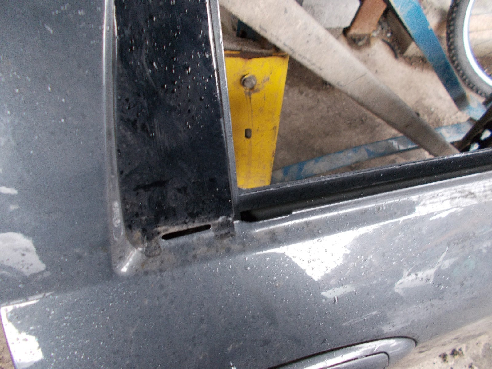 2006 FIAT GRANDE PUNTO OSR DRIVERS SIDE REAR DOOR COMPLETE SILVER 589/A