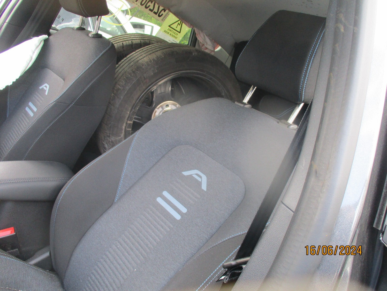 FORD FIESTA MK8 2023 NSF PASSENEGR SIDE FRONT COMPLETE SEAT FABRIC