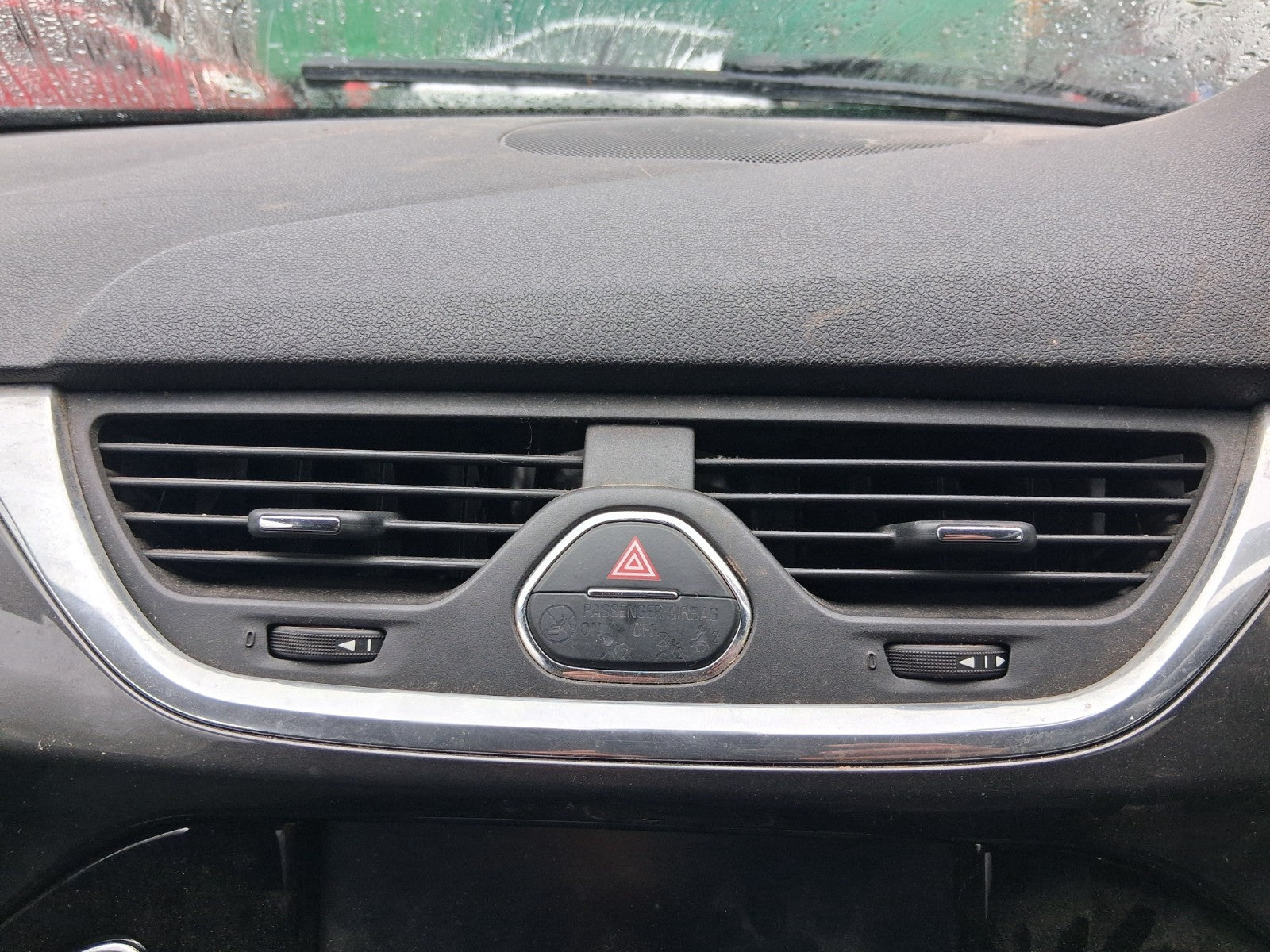 2017 VAUXHALL CORSA E FRONT DASHBOARD CENTRE AIR VENT WITH HAZARD SWITCH