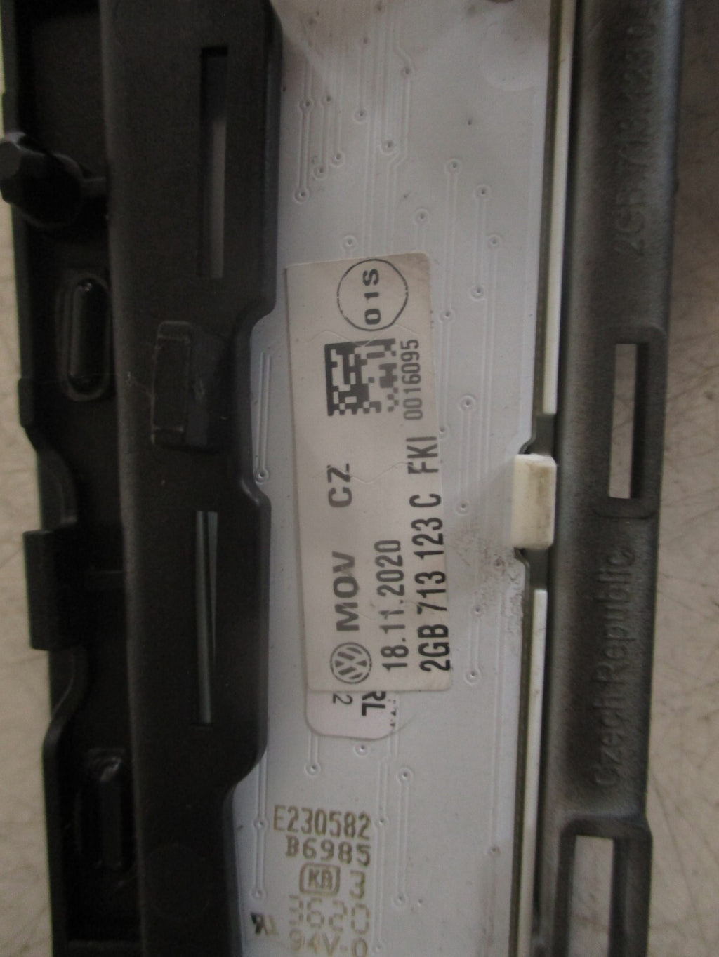 2020 VOLKSWAGEN T ROC AUTOMATIC GEAR SELECTOR SURROUND TRIM 2GA711456C