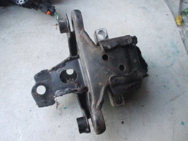 2005 VW VOLKSWAGEN POLO ENGINE MOUNT BRACKET 6Q0199555
