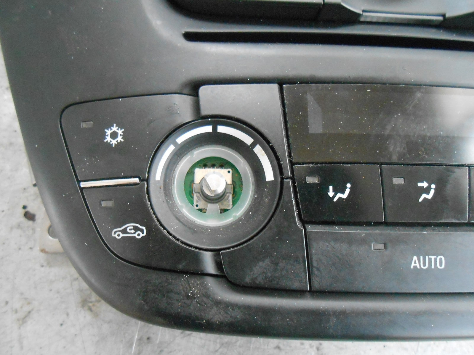 VAUXHALL INSIGNIA A (MK1) CD300 IN CAR STEREO ASSEMBLY 13332702 12844842