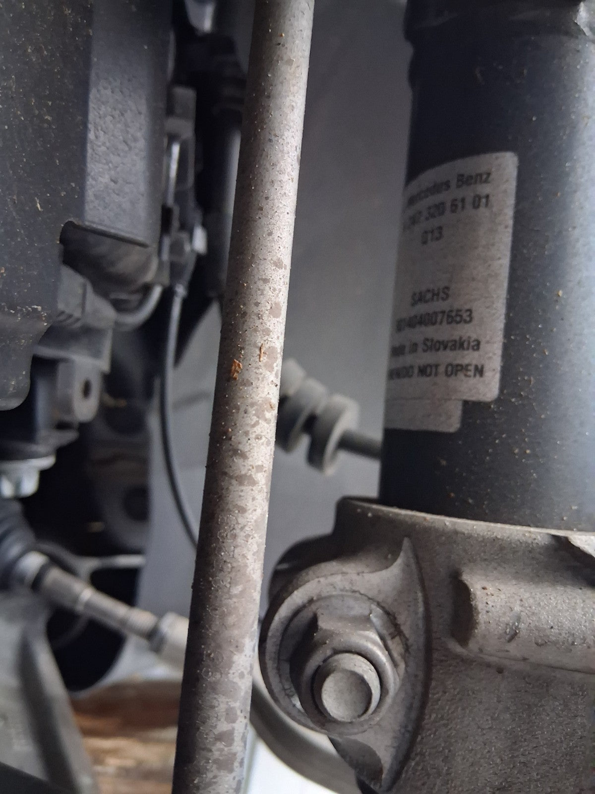 2025 MERCEDES BENZ GLA 1.3 MHEV NSF PASSENGER FRONT SHOCK ABSORBER A2473206101