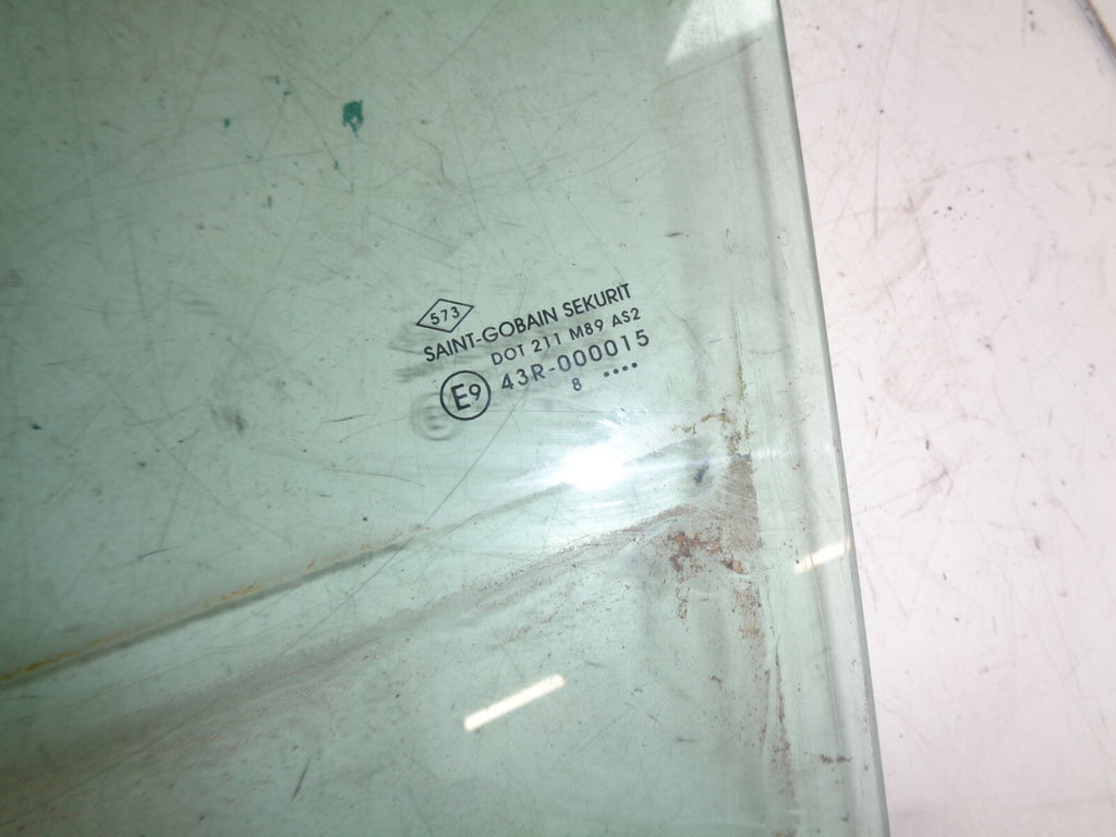DACIA SANDERO 2018 NSF PASSENGER SIDE FRONT DOOR WINDOW GLASS