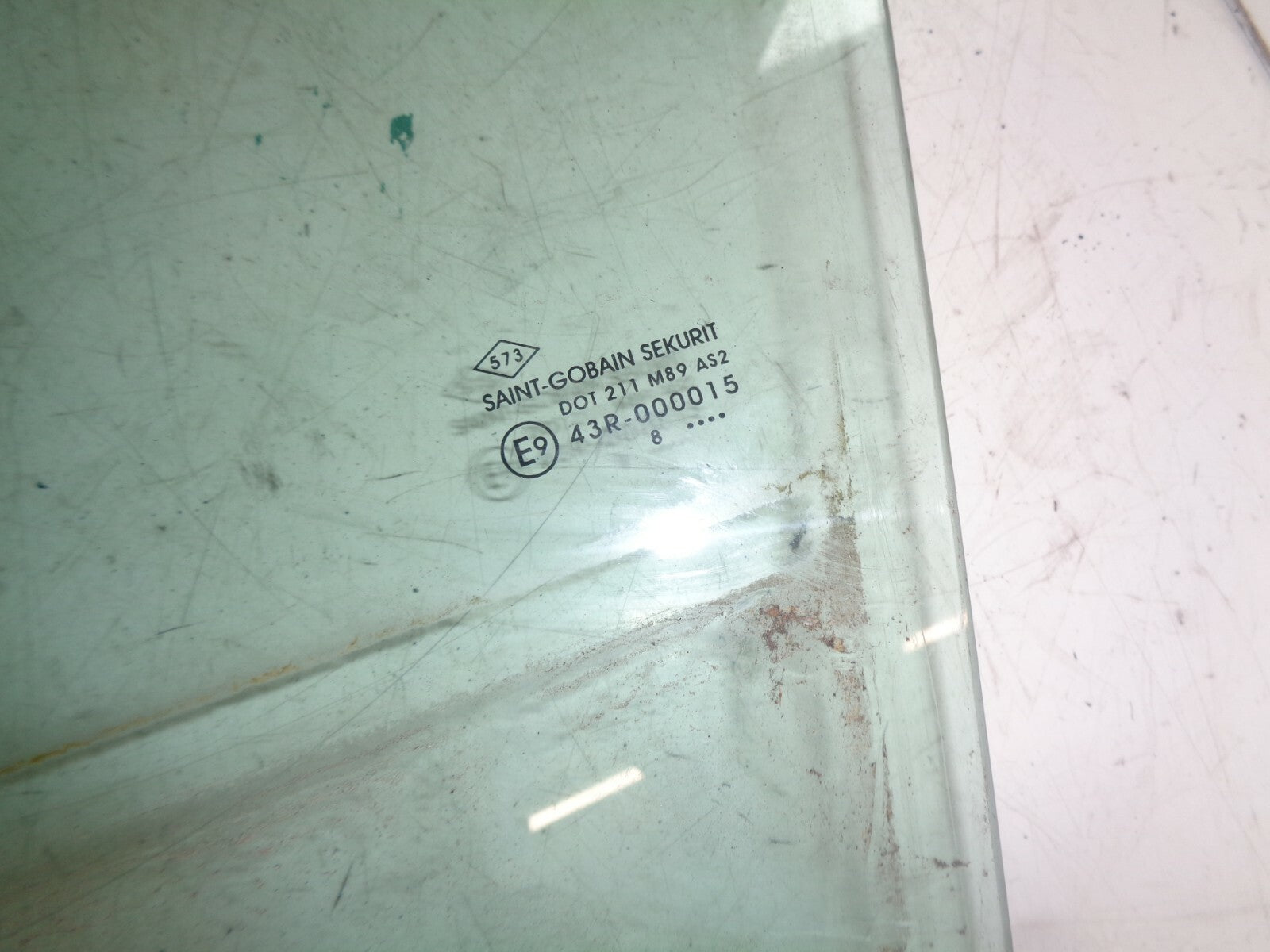DACIA SANDERO 2018 NSF PASSENGER SIDE FRONT DOOR WINDOW GLASS