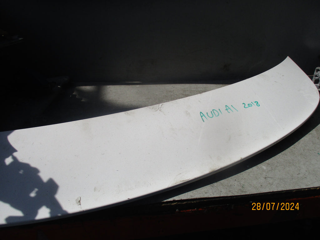 2018 AUDI A1 8X BOOTLID TAILGATE SPOILER LIGHT