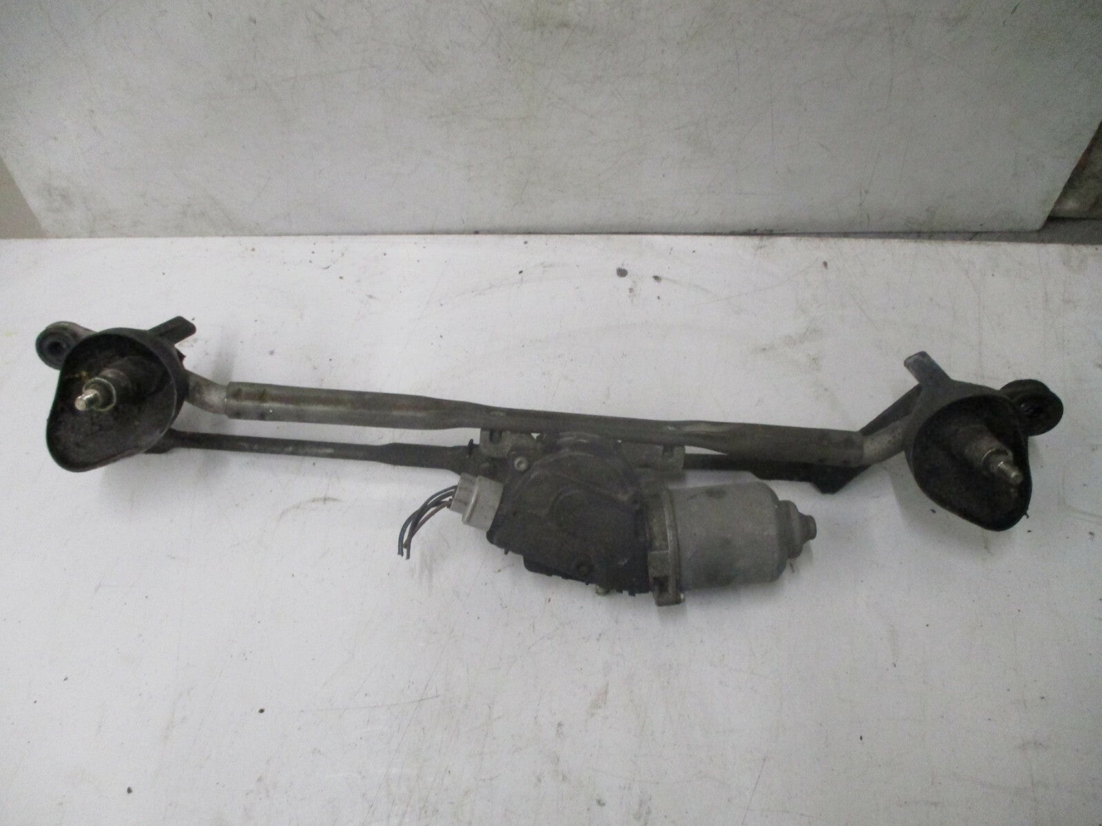 DODGE CALIBER SXT 2008 FRONT WINDSCREEN WIPER MOTOR LINKAGE ARMS 05303783AD