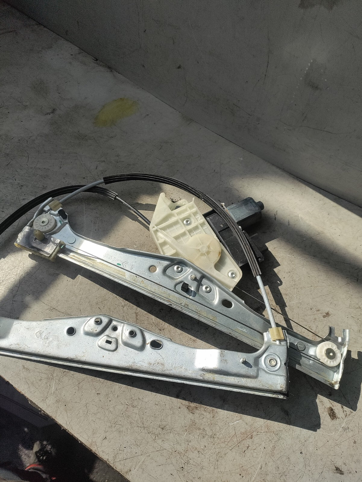 2018 CITROEN C4 CACTUS NSF PASSENGER FRONT WINDOW MOTOR & REGULATOR 9827307180