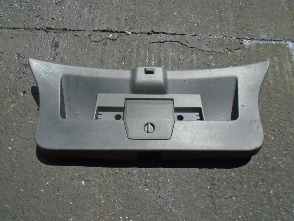 VW VOLKSWAGEN POLO MK6 2019 INNER BOOTLID TAILGATE COVER TRIM 2G6867601C