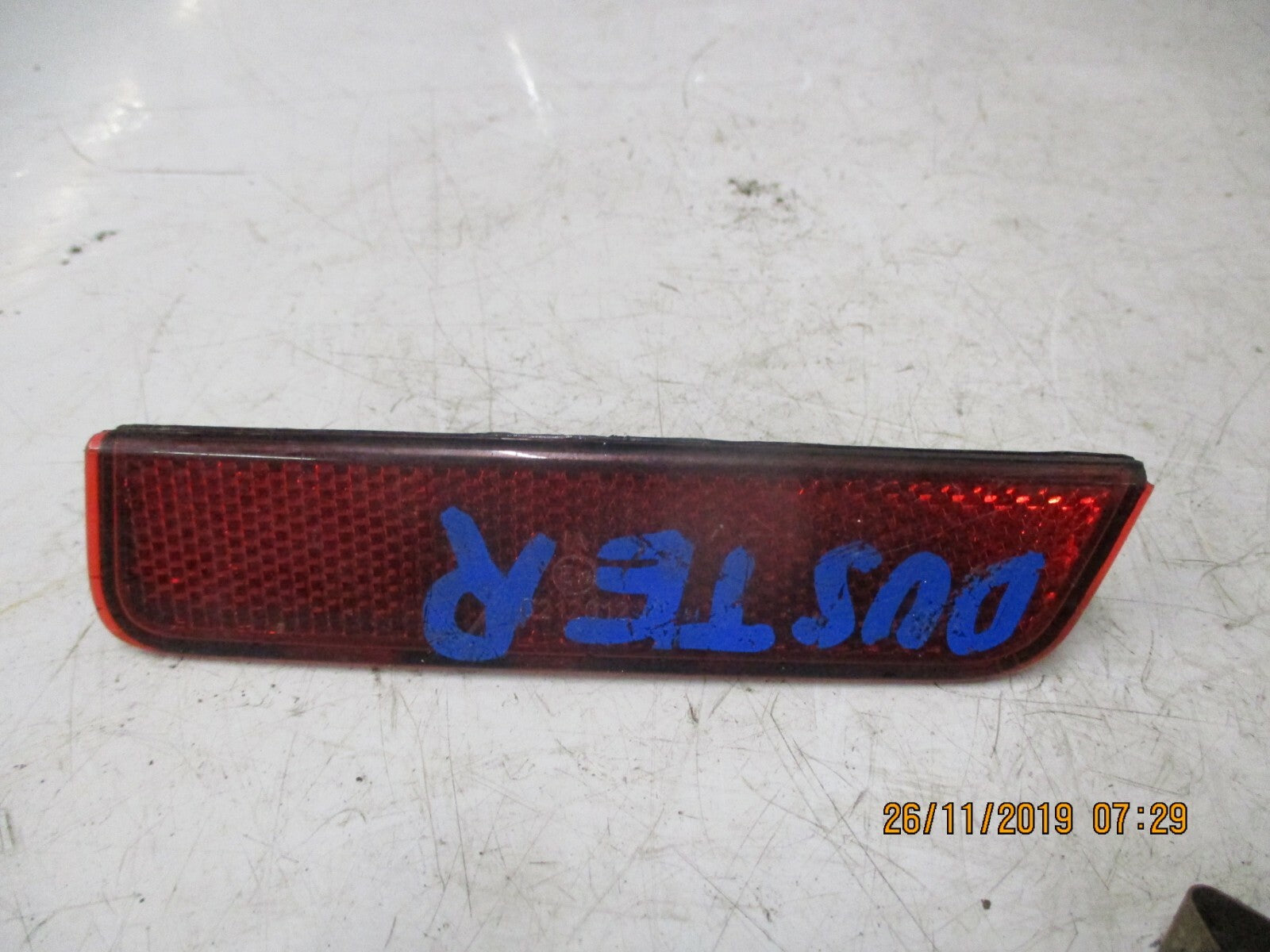 DACIA DUSTER MK1 2017 2 X PAR REAR BACK BUMPER REFLECTORS 265604000R 265654344R