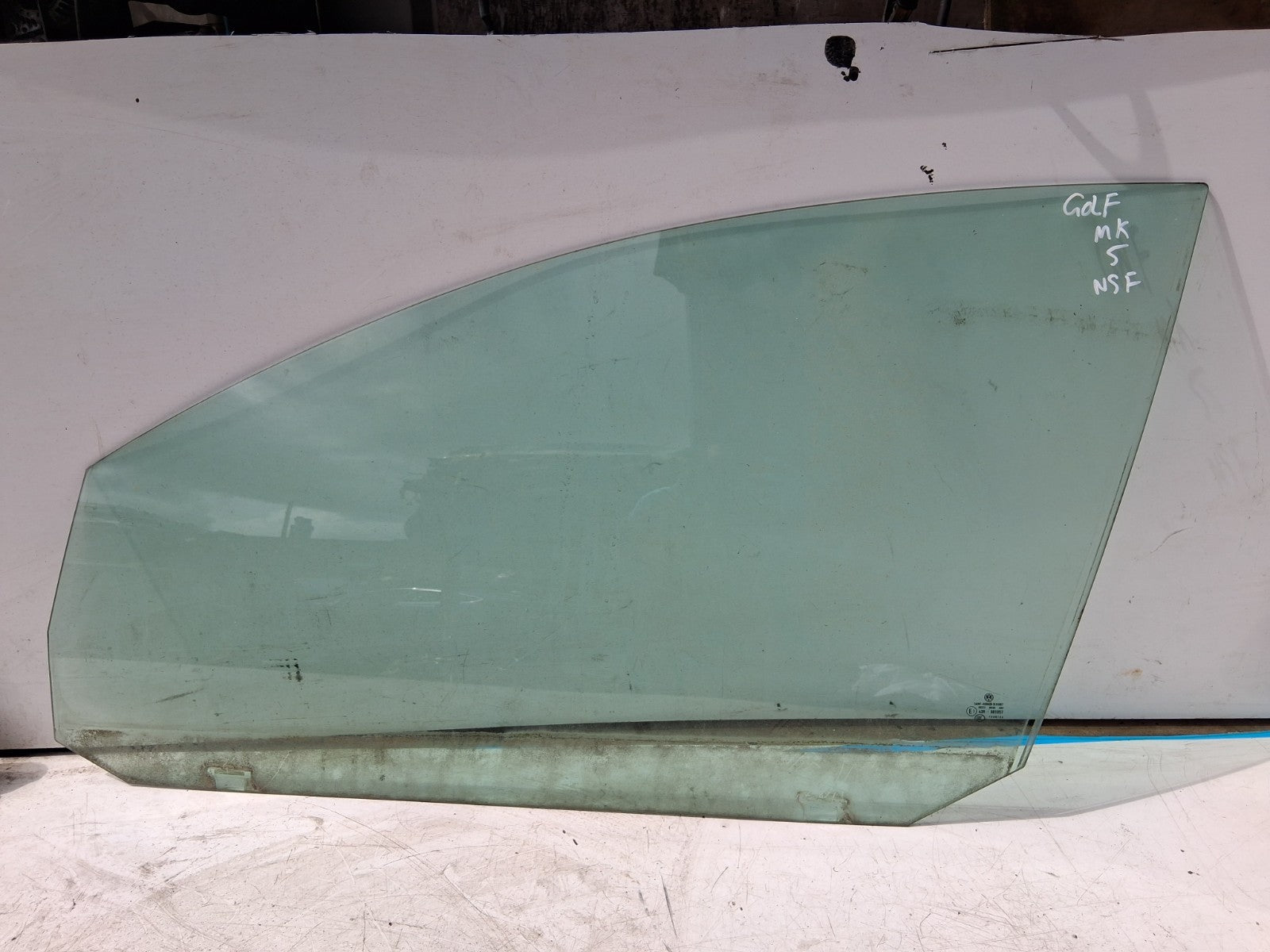 2007 VW VOLKSWAGEN GOLF MK5 NSF PASSENGER SIDE FRONT LEFT WINDOW GLASS