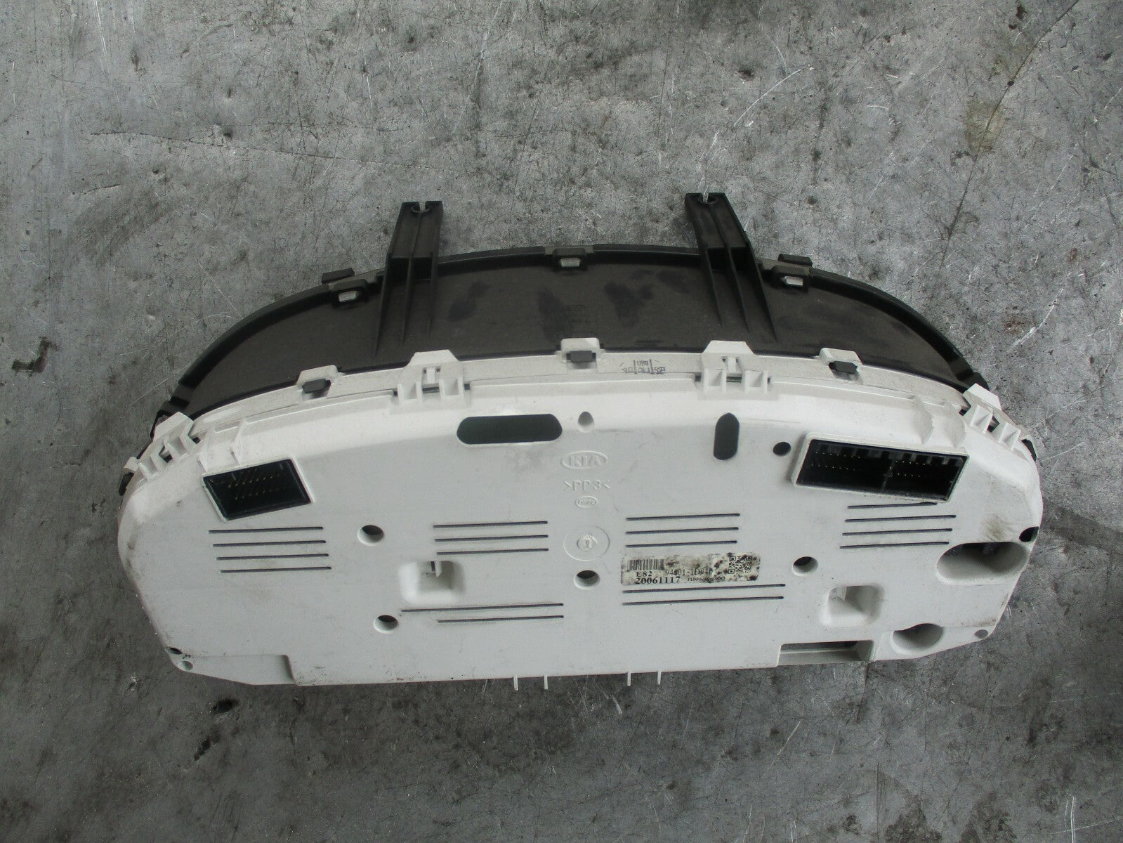 KIA CARENS UN (MK2) 2.0 CRDI INSTRUMENT CLUSTER SPEEDO CLOCK 940011D940