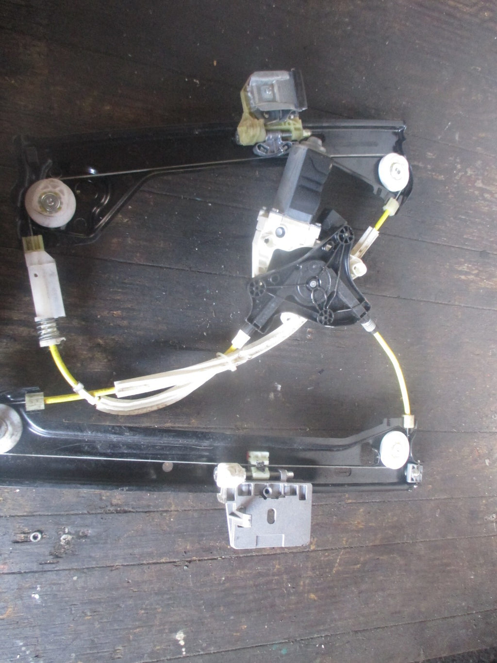MERCEDES CLA W117 NSF PASSENGER SIDE FRONT WINDOW REGULATOR & MOTOR A61041113