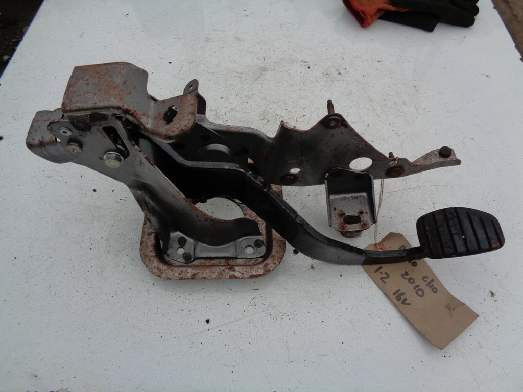 RENAULT CLIO MK3 2010 MANUAL FOOT BRAKE PEDAL & MOUNTING FRAME
