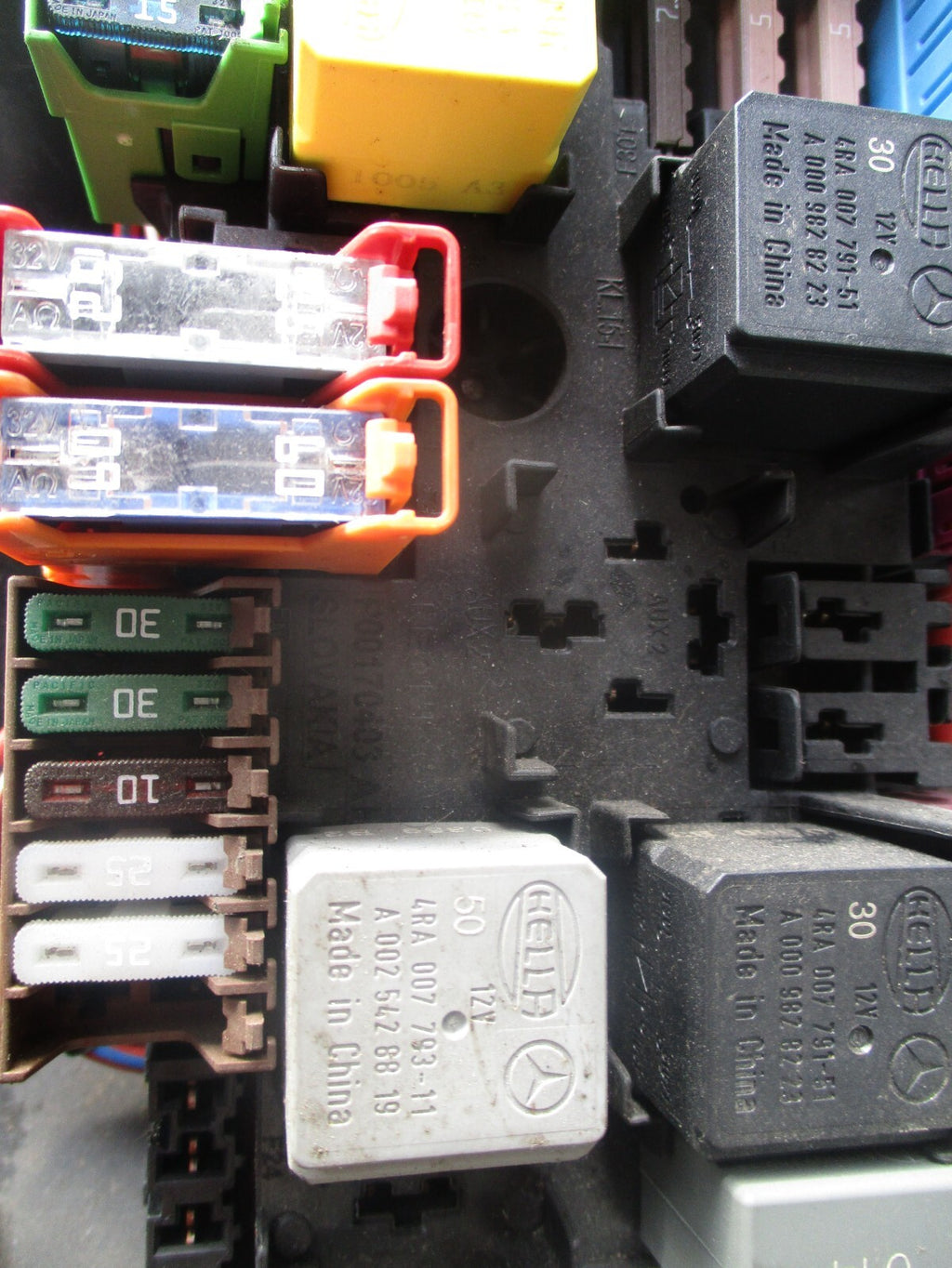 2021 MERCEDES BENZ SPRINTER W907 FUSE BOX RELAY P00170403
