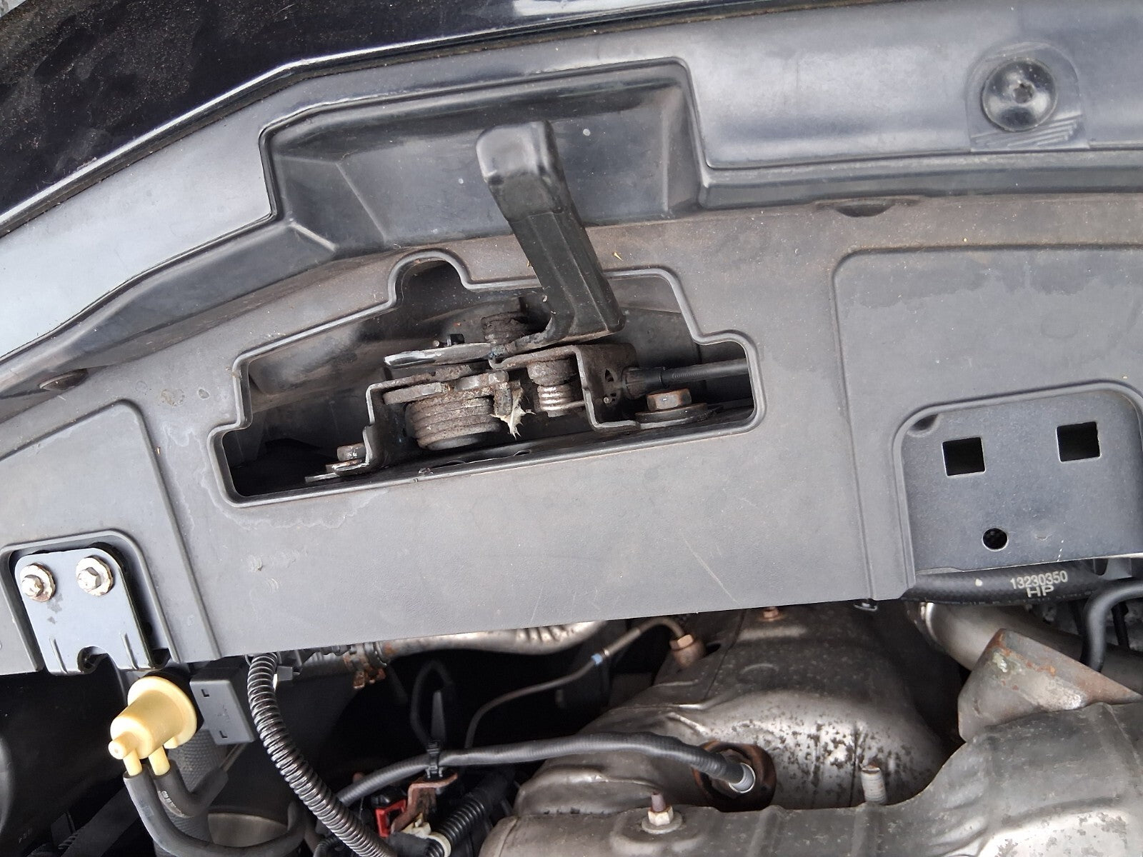 2011 VAUXHALL INSIGNIA ESTATE MK1 BONNET LOCK CATCH MECHANISM