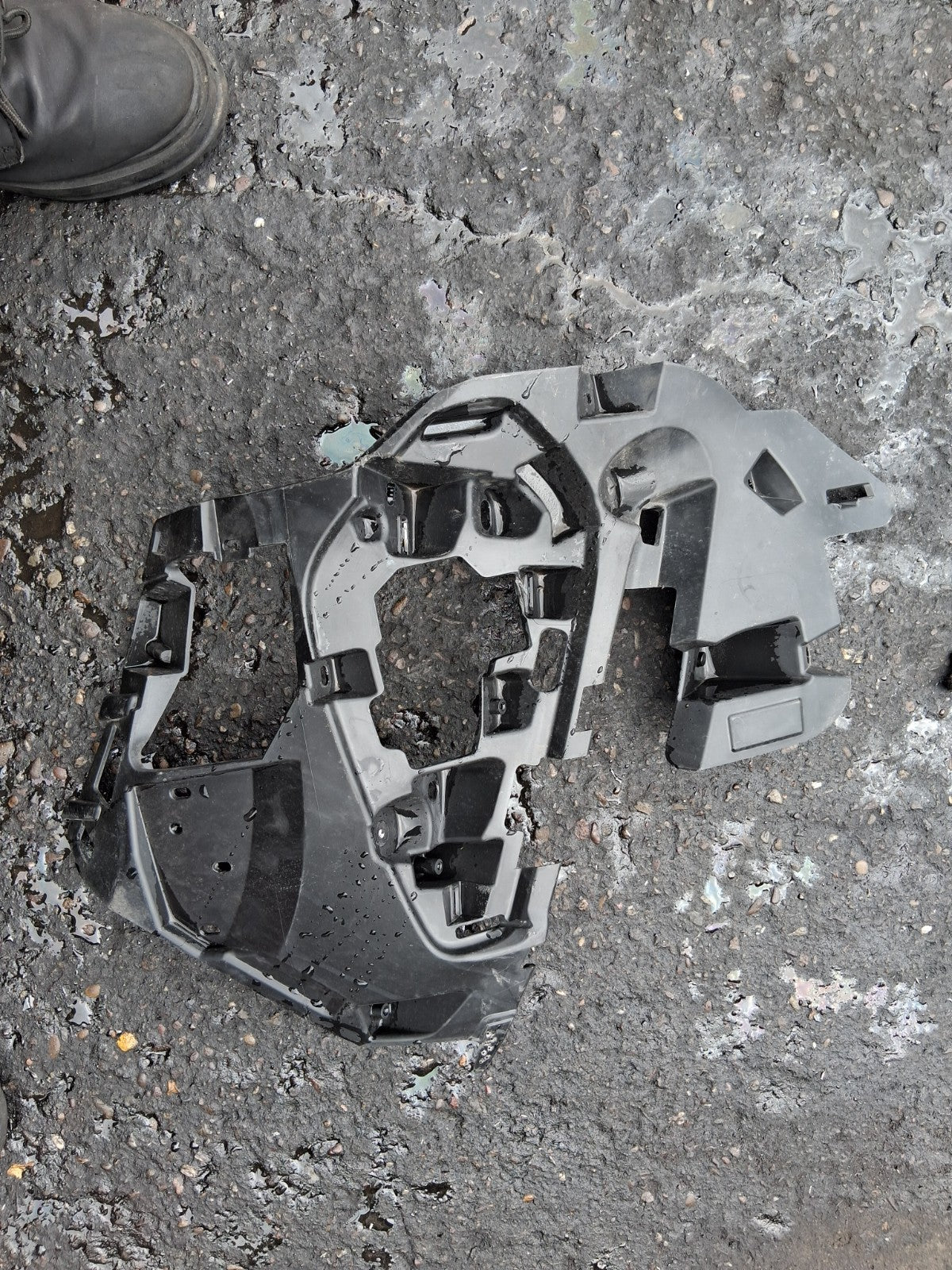 2023 PEUGEOT 5008 MK2 NS PASSENGER SIDE FRONT BUMPER MOUNTING BRACKET 9836769680