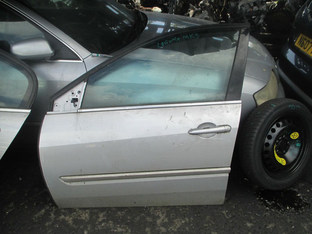 RENAULT LAGUNA MK3 2008 NSF PASSENGER SIDE FRPNT COMPLETE DOOR SILVER