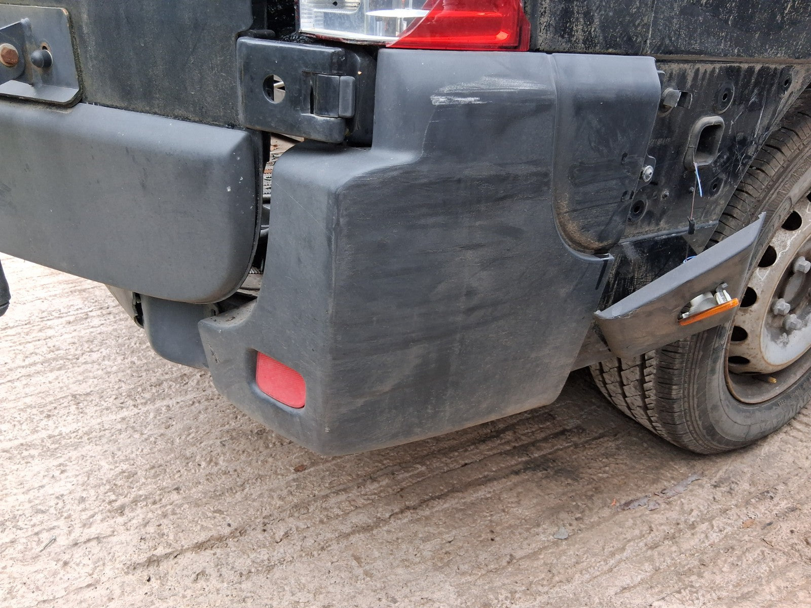 2021 NISSAN NV400 MK1 OSR DRIVER SIDE REAR RIGHT BUMPER CORNER BLACK