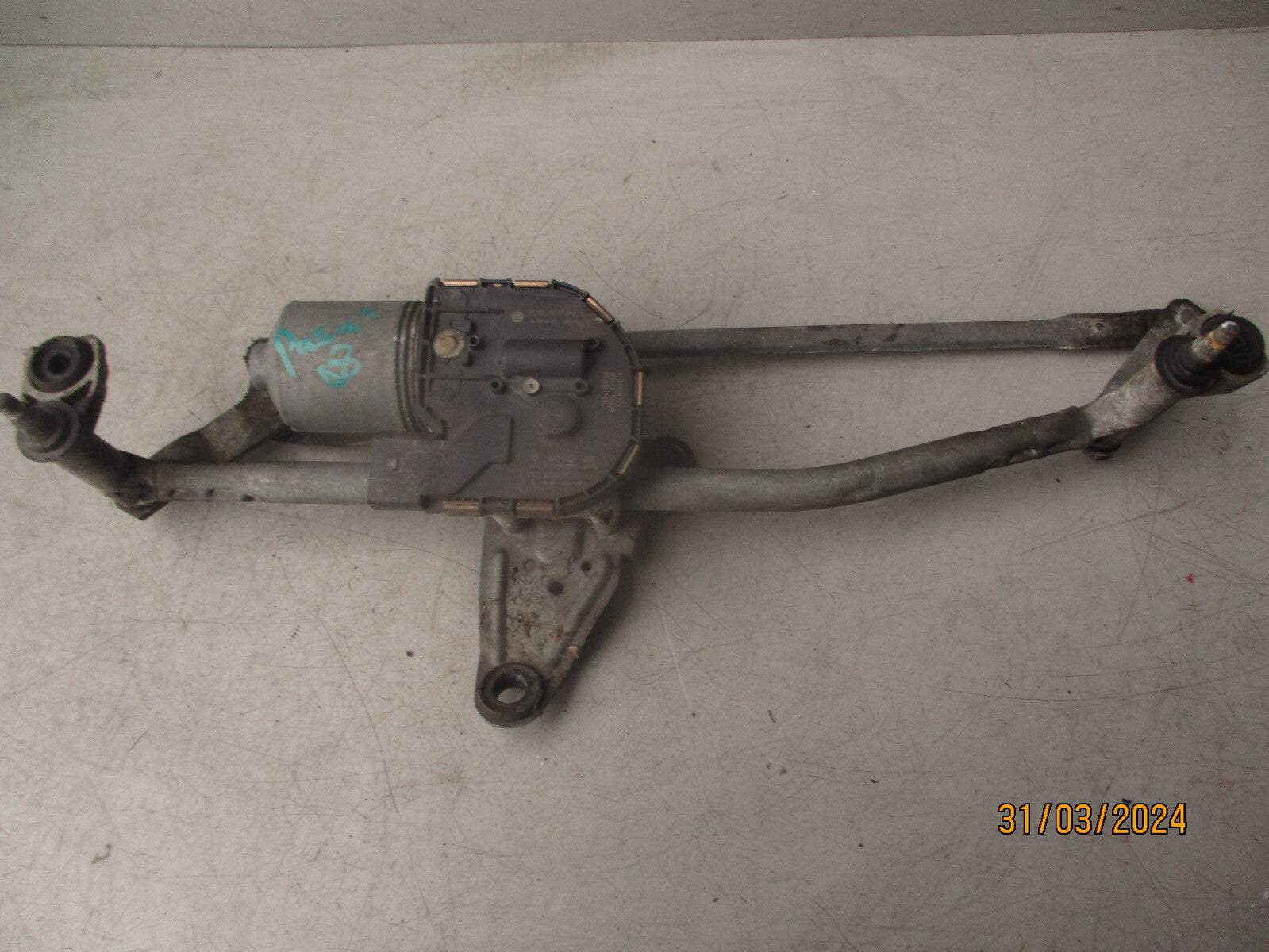 2008 VOLKSWAGEN PASSAT 2.0 DIESEL FRONT WIPER MOTOR & LINKAGE 3397020964