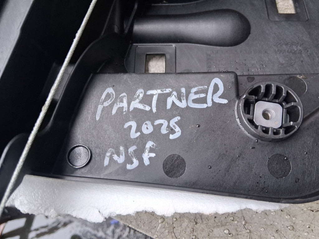 2025 CITROEN BERLINGO NSF PASSENGER SIDE FRONT WINDOW MOTOR REGULATOR 9840175880