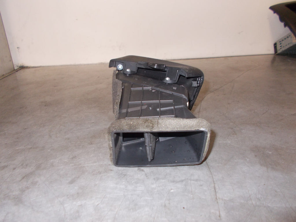 KIA RIO UB 2015 MK3 NS PASSENGER SIDE AIR VENT 974901WAA0
