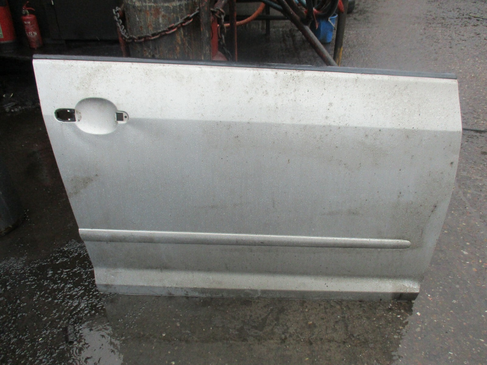 VW VOLKSWAGEN GOLF MK5 OSF DRIVER  SIDE FRONT DOOR SKIN SILVER