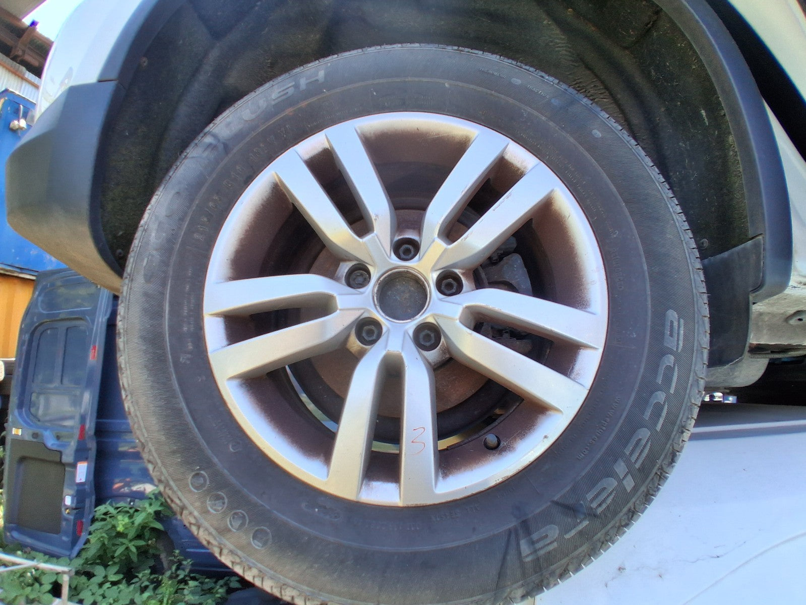 2013 VW VOLKSWAGEN TIGUAN MK1 16 INCH ALLOY WHEEL WITH TYRE 215/65R16 REF 3