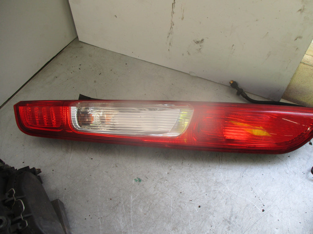 FORD FOCUS MK2 2004 5DR NSR PASSENGER SIDE REAR LIGHT TAIL LIGHT 4M5113405A