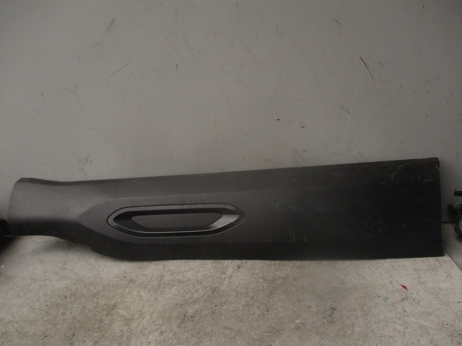 2018 KIA STONIC OSF DRIVER SIDE FRONT RIGHT DOOR MOULDING TRIM 9830659180