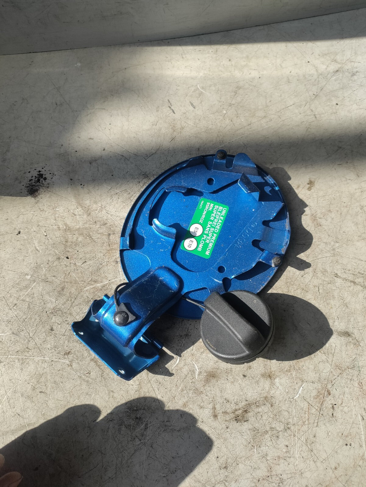 2019 MAZDA 2 MK3 FUEL CAP FLAP BLUE