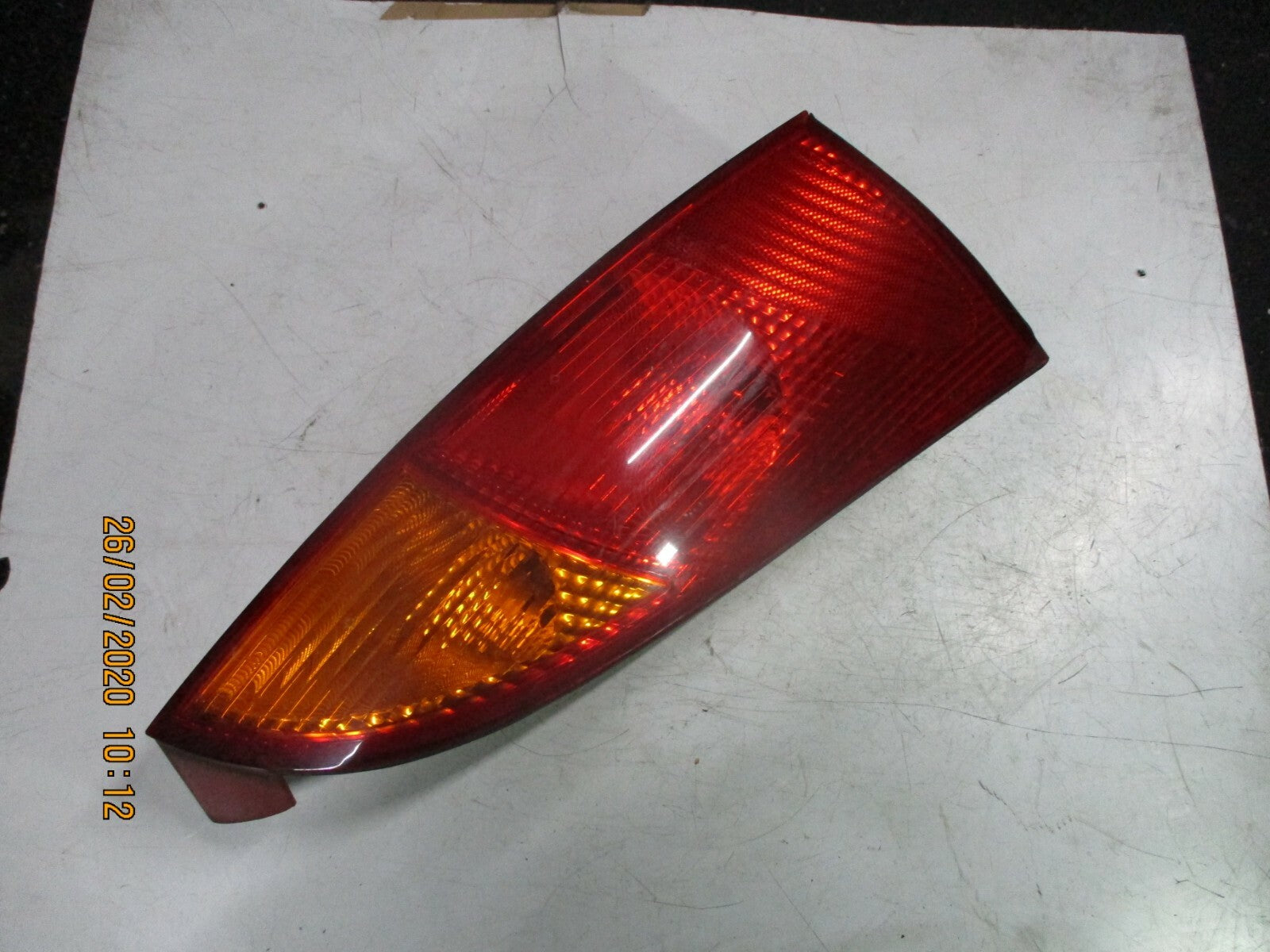 FORD FOCUS MK1 2001 OSR DRIVER SIDE REAR BRAKE TAIL LIGHT CLUSTER ASSEMBLY